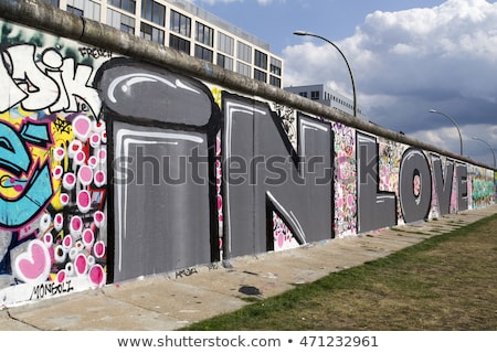 berlin-wall-graffiti-love-berliner-450w-471232961